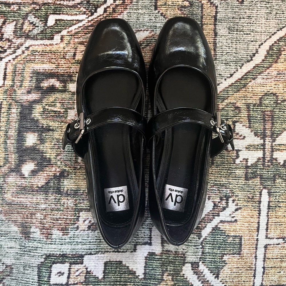Dolce Vita Buckle Flats in Size 10